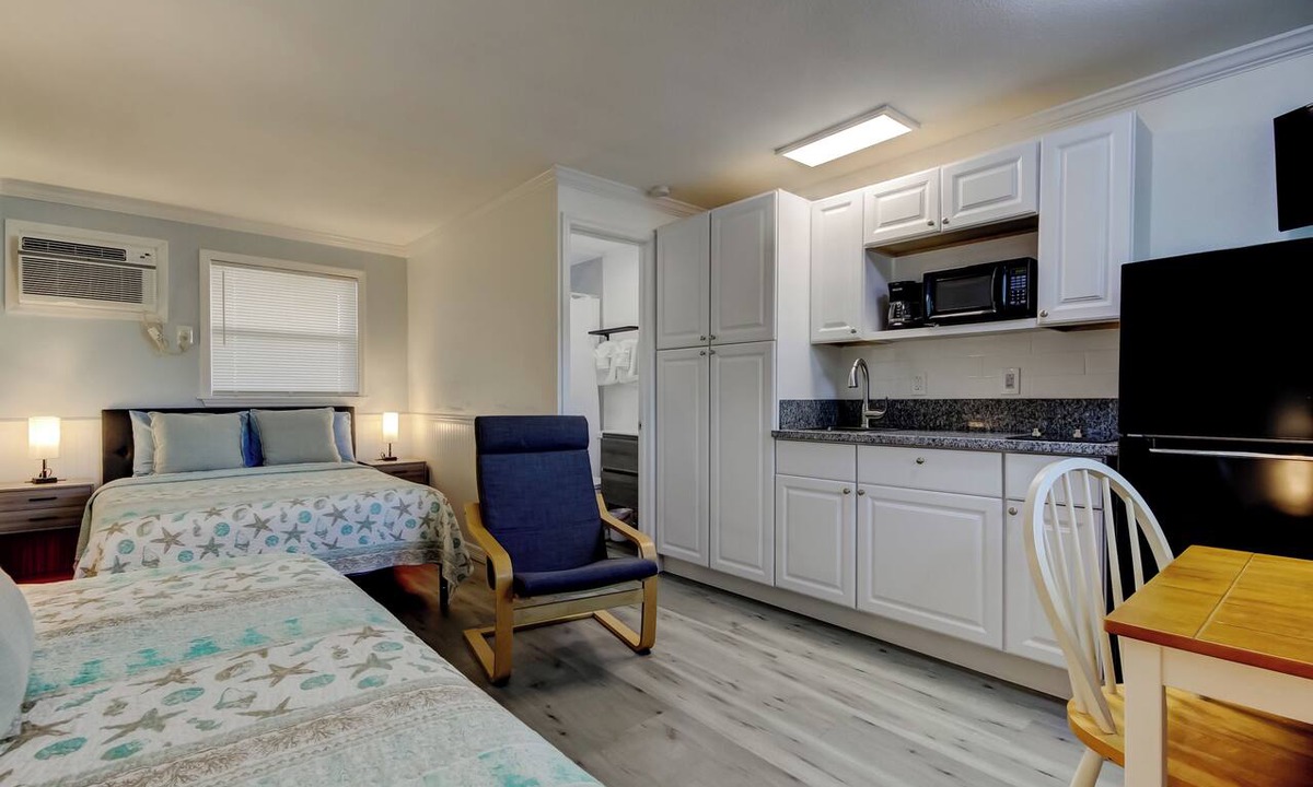 Sunset Reef Apartment | CAROUSEL SUITES - #9 NEWLY RENOVATED STUDIO