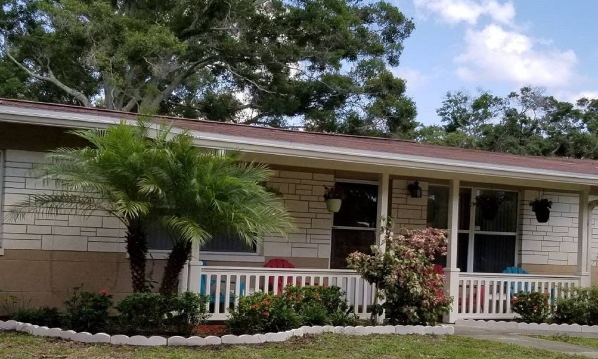 Pinellas Park House | Centrally Located Cozy Home in a Quiet and Safe Neighborhood