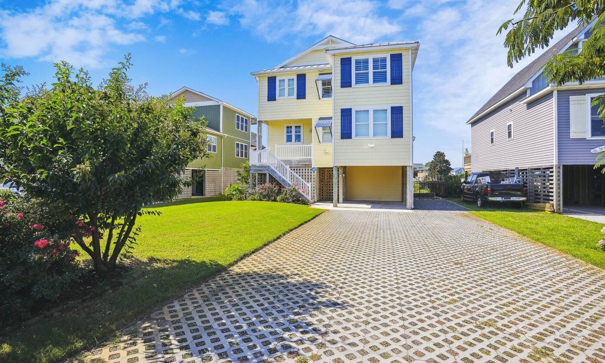 Colington Harbour House | CH219C- Beautiful Canal front - Kill Devil Hills - Saturday Check In!