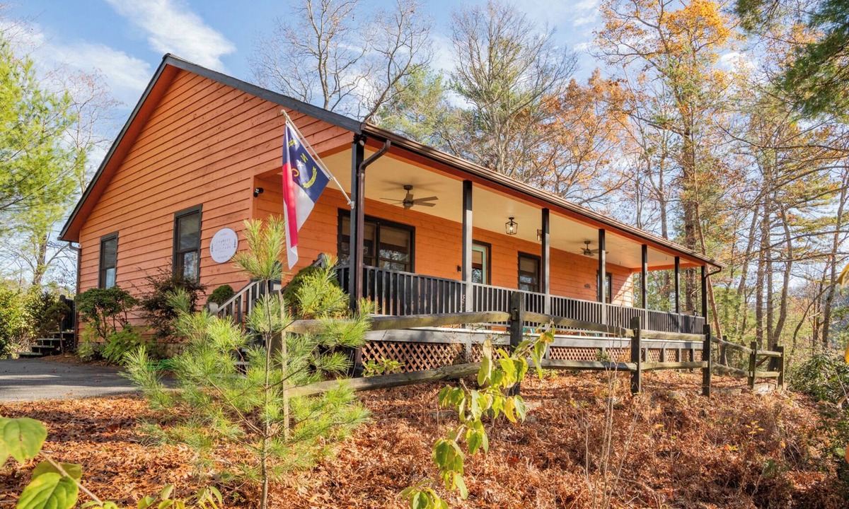 Ferguson Cabin | Changes in Altitude - Private, Stunning Sunset with Mountain Views and a Hot Tub