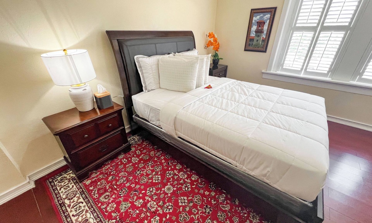 DeLand Hotel | Charming 1-bedroom hotel with WiFi, AC in wonderful DeLand
