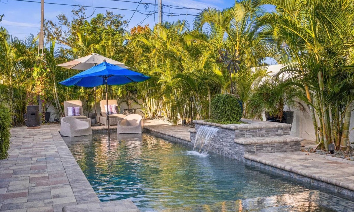 Disston Heights House | Charming 2-bedroom/2-bath house with heated pool and hot tub, AC, dogs allowed