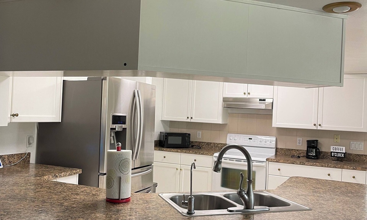 Bearss Plaza Ski Chalet | Charming 2-bedroom chalet with WiFi, AC in lovely Tampa