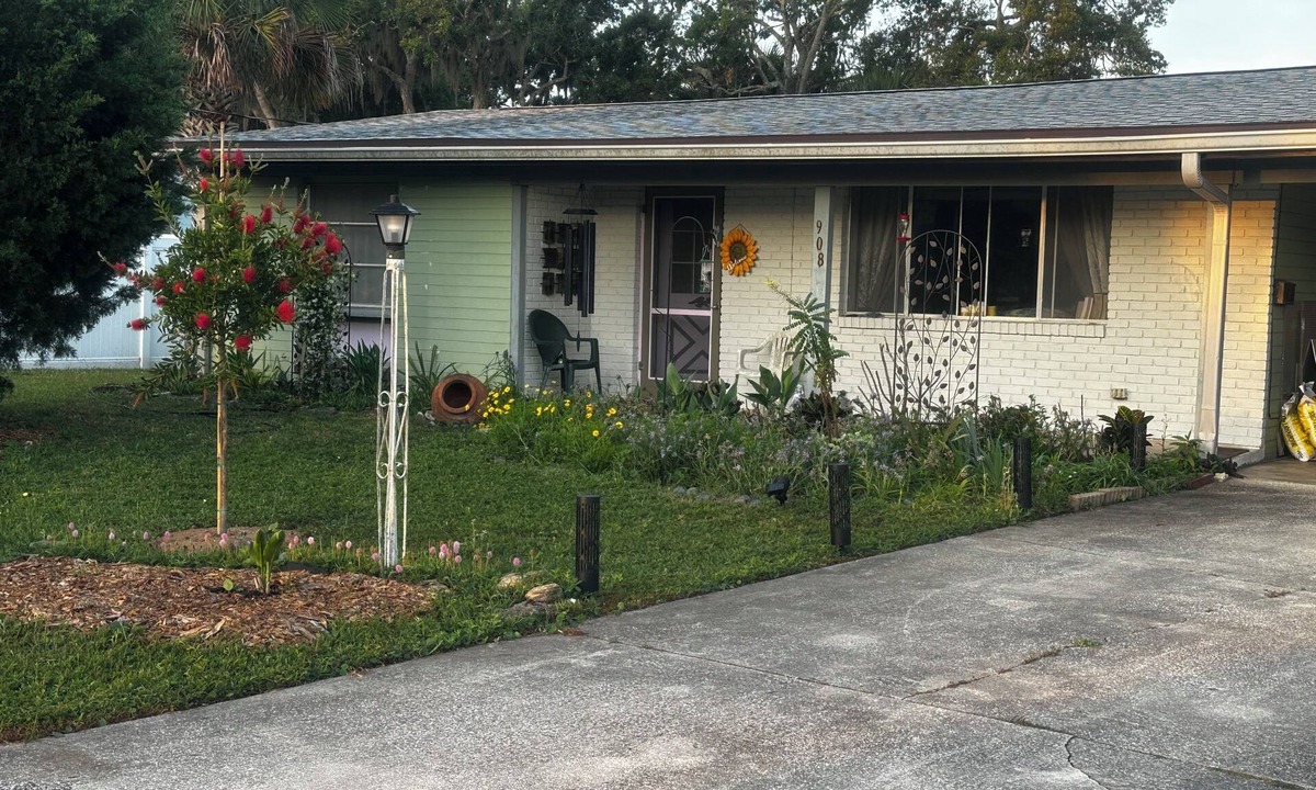 Edgewater Cottage | Charming 2-bedroom cottage with AC in Edgewater just off the Indian River