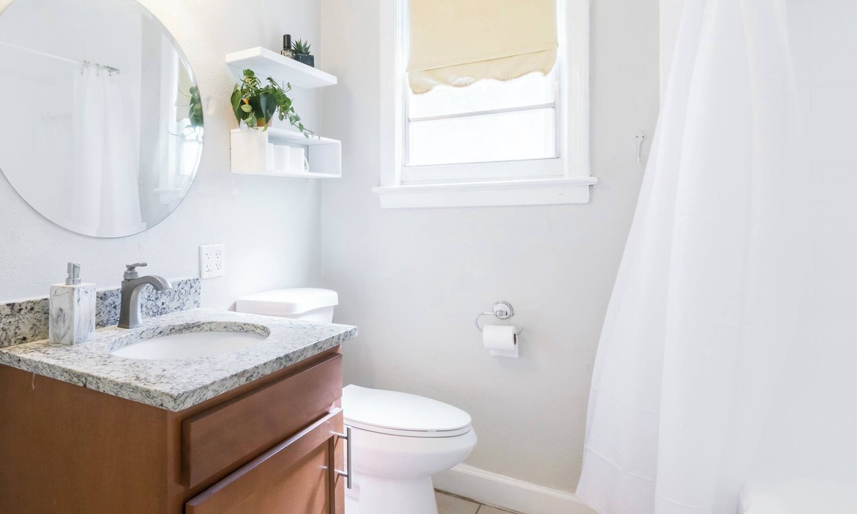 Lakeshore South House | Charming 2-bedroom house in fantastic Jacksonville with WiFi, AC