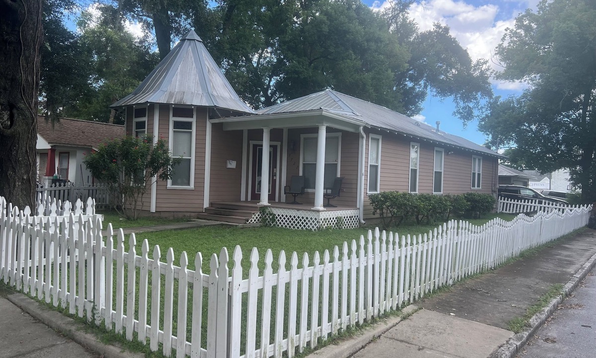 Tampa Heights Villa | Charming 2-bedroom villa with WiFi, AC in peaceful Tampa