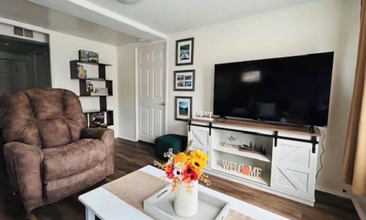 Skelton Apartment | Charming 2-BR basement apartment, central to National Park, close to interstate