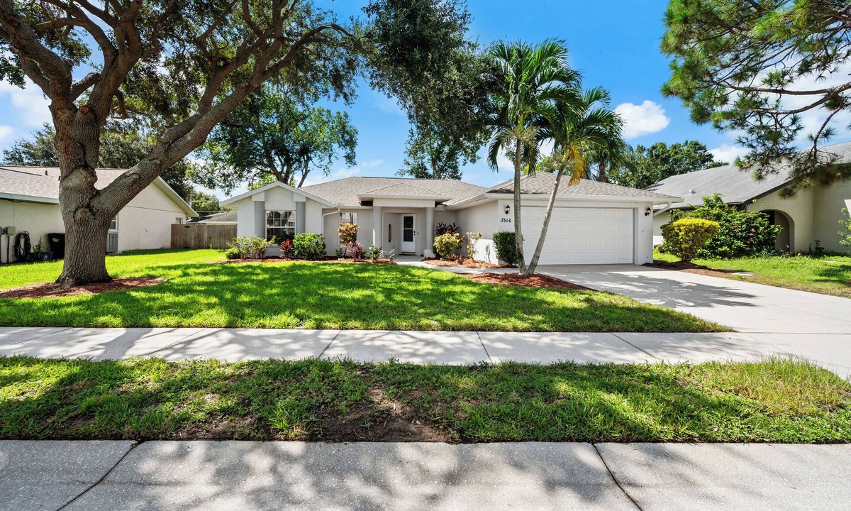 Trailer Estates House | Charming 3-Bedroom Home in Bradenton – Fully Remodeled
