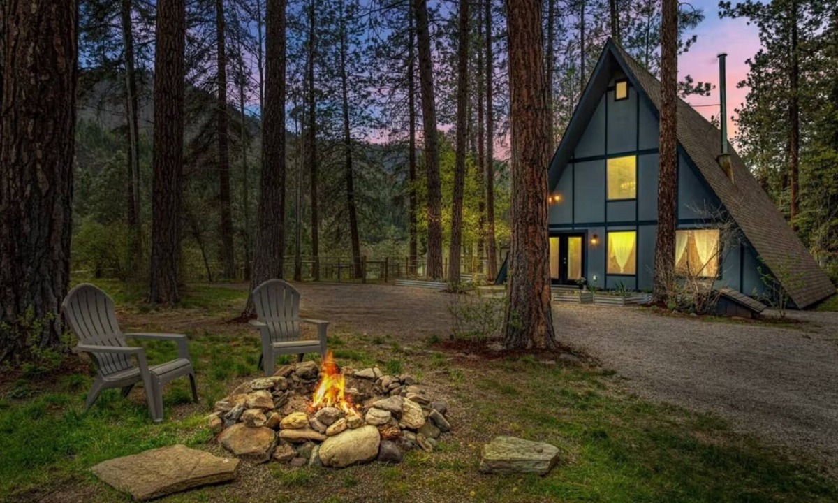 Riverbend House | Charming A-Frame getaway in the woods - Pet friendly - Sleeps 6