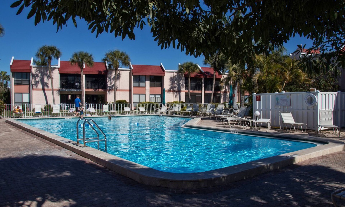 Bradenton Beach Condo | Charming and Updated 1 Bedroom in Runaway Bay on Bradenton Beach