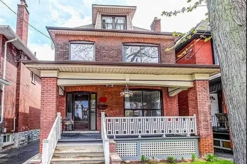 Hamilton Apartment | Charming apartment near downtown & Gage park