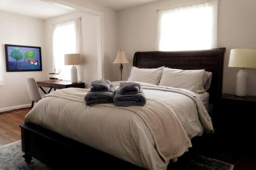 Durham House | Charming Classic Cottage 2Br