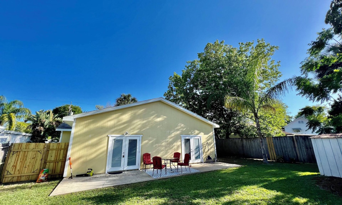 Edgewater House | Charming Coastal Getaway Near Beach, Dining & Nature!