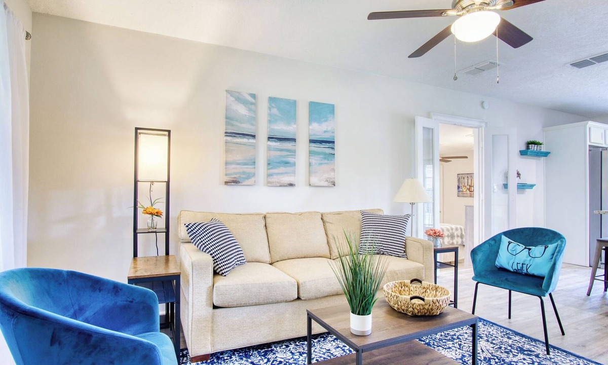 San Jose House | Charming Florida Cottage~5min SanMarco~Spacious 4BR house