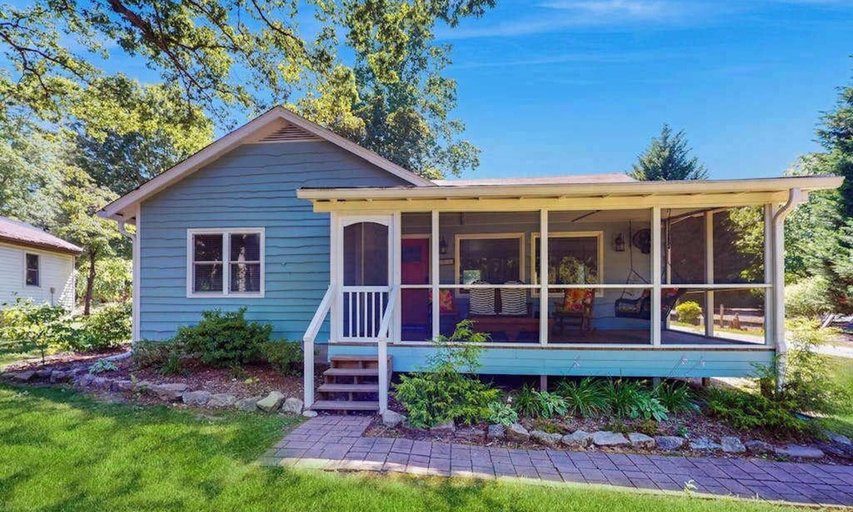 Flat Rock House | Charming Getaway w/Luxe Interior & Screened Patio - Near Attractions