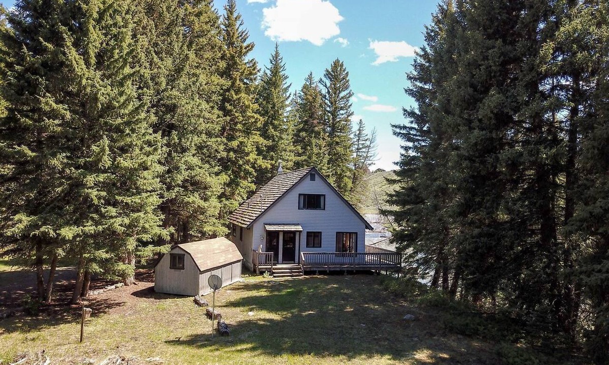 Cameron Cabin | Charming Riverside Cabin with Deck Overlooking Madison River near Three Dollar Bridge in McAllister, Montana