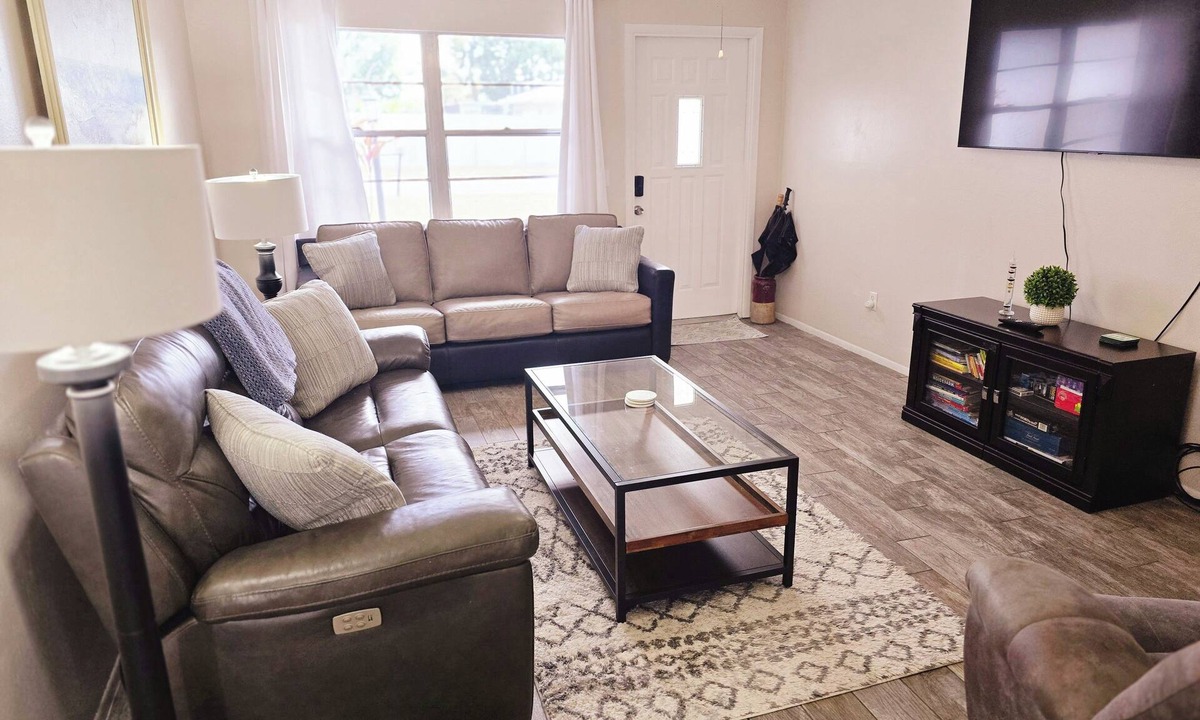 Palma Sola House | Charming Spacious Home with a Game Room Close to Beaches and IMG Academy.