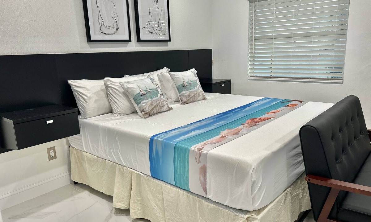 Greater Northdale Apartment | Charming tastefully decorated brand new Private Studio