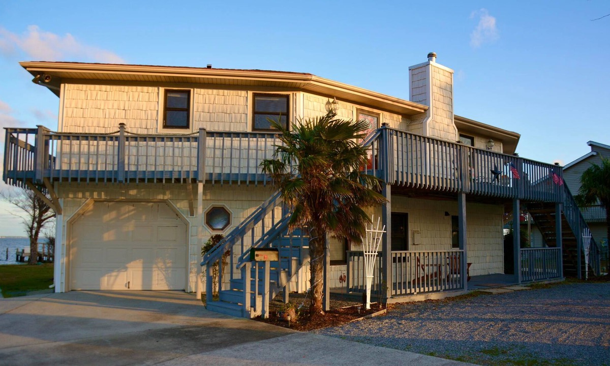 Currituck County House | Charming Water Front Cottage at the Outer Banks with private dock