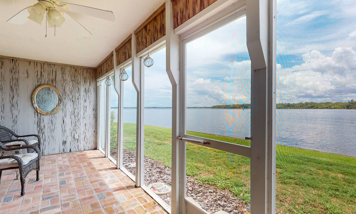Welaka Condo | Charming waterfront condo with marina access, pool, A/C, WiFi