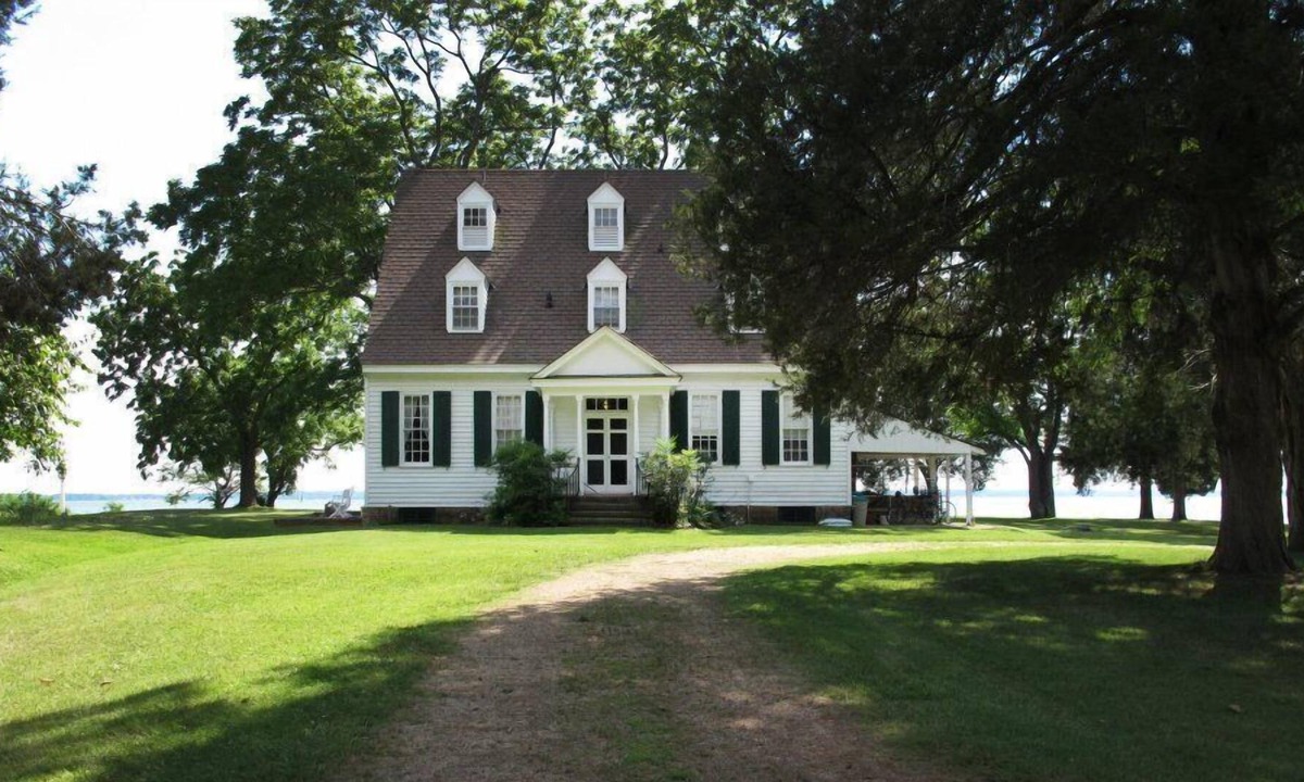 Nuttsville House | Charming Waterfront Family Getaway On The Rappahannock