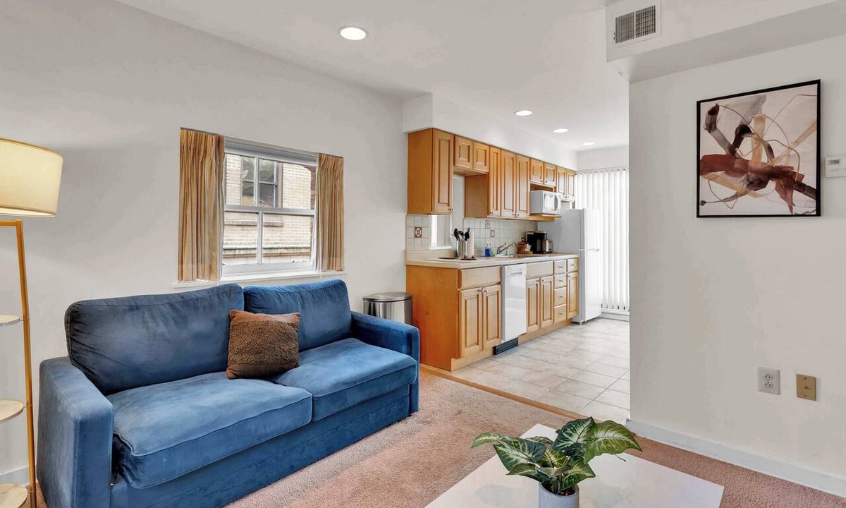 Rittenhouse Row Apartment | Chic 1BR Retreat | Sleeps 4 | Liberty Bell Philly