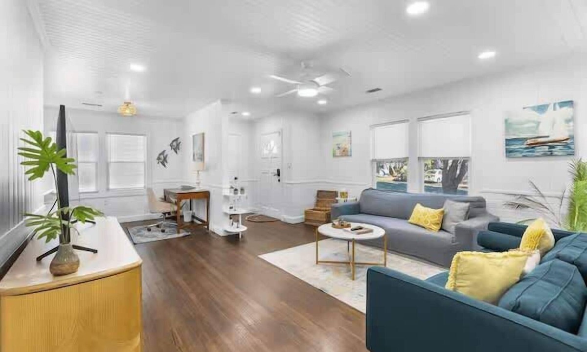 Mount Pleasant Cottage | Chic 2/2 Cottage Near Downtown & Beaches
