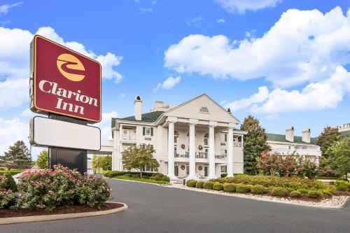 Sevierville Hotel | Clarion Inn Willow River