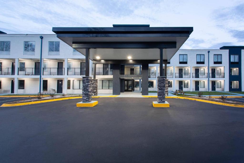 Charlotte Hotel | Clarion Pointe