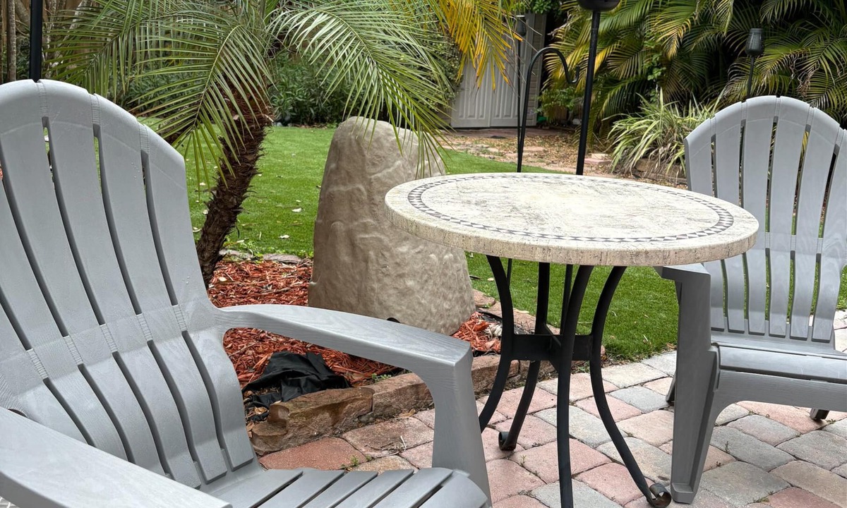 Palm Harbor House | Clean Central Location 3-bedroom 2 Bath house Palm Harbor 1 Block to Starbucks