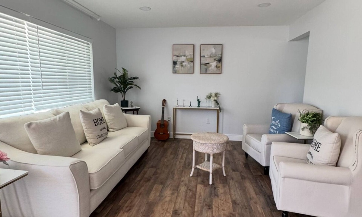 Clearwater House | Clearwater Beach Family-Sized Stay -4BR, 3BA