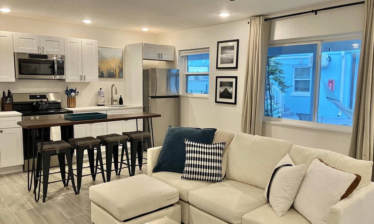 Bay Esplanade Apartment | Clearwater Beach Retreats at Bayside Suite 2