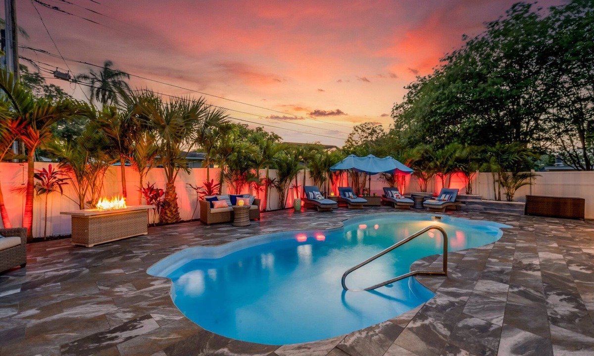 Clearwater House | 🌊Clearwater Oasis: A luxury 5-bedroom retreat with pool, perfect for family getaways.🌞