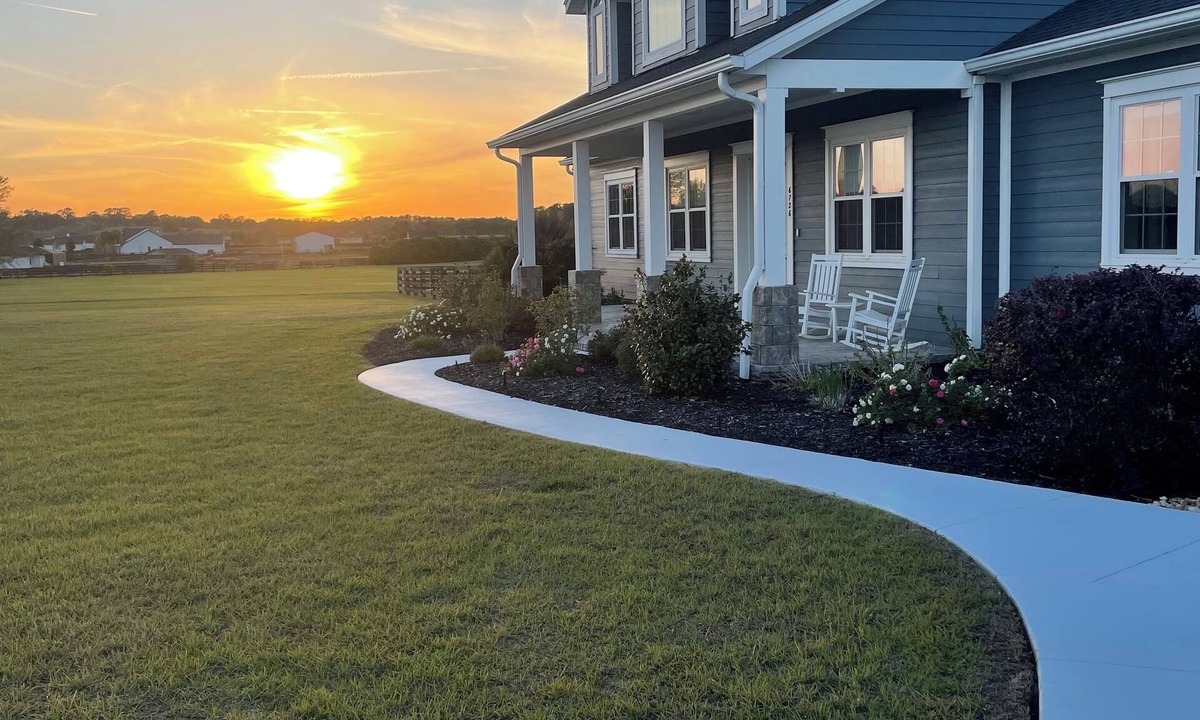 Fellowship House | Close to WEC/Hits Home with Pool & Barn