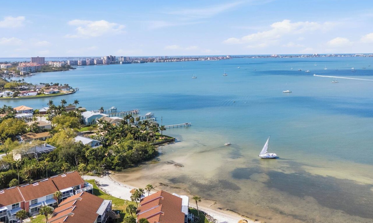 Bayview Condo | Coastal 2 King BR Retreat Private Beach, Pools & Hot Tub