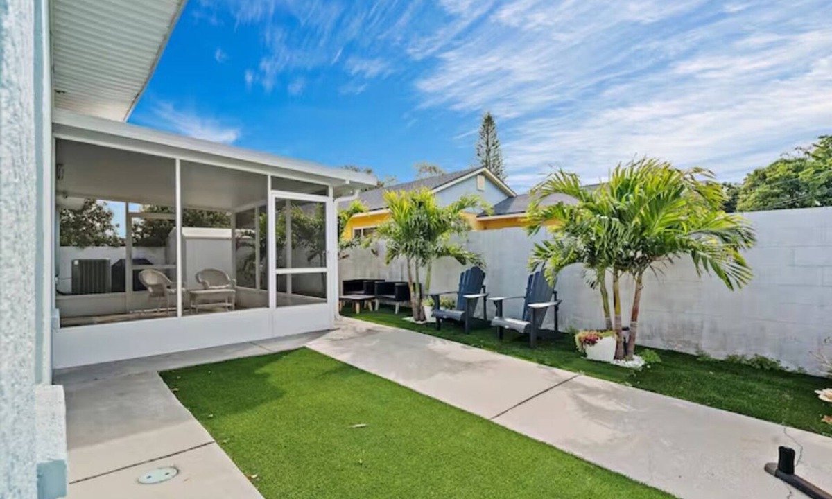 St. Petersburg House | Coastal Charm House near St. Pete Downtown