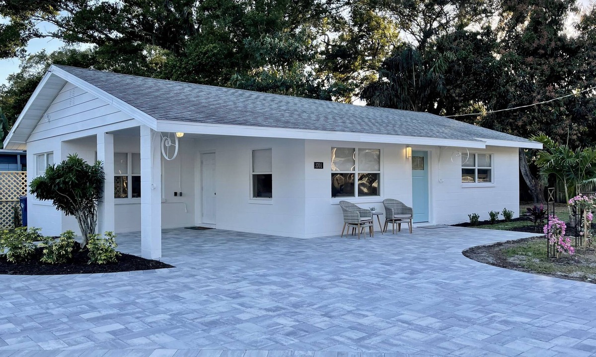 Bradenton House | Coastal Cottage House 1 - Close to Beaches! Welcome to Paradise!