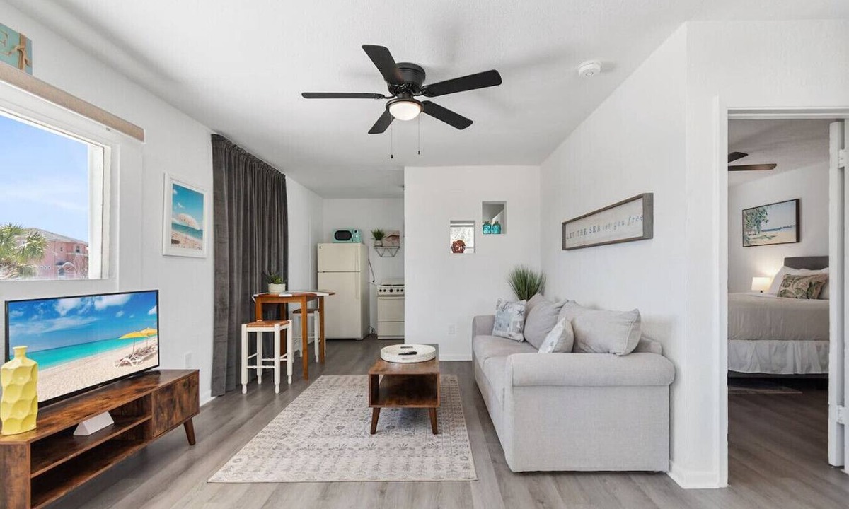 Bay Esplanade Apartment | Coastal Waterside Condo 2 Blocks to Beach