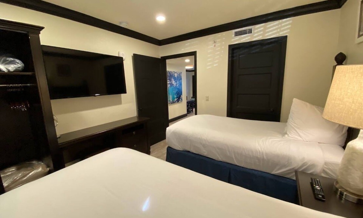 Cocoa Beach Condo | Cocoa Beach Condo-walk to Ron Jon Surf shop