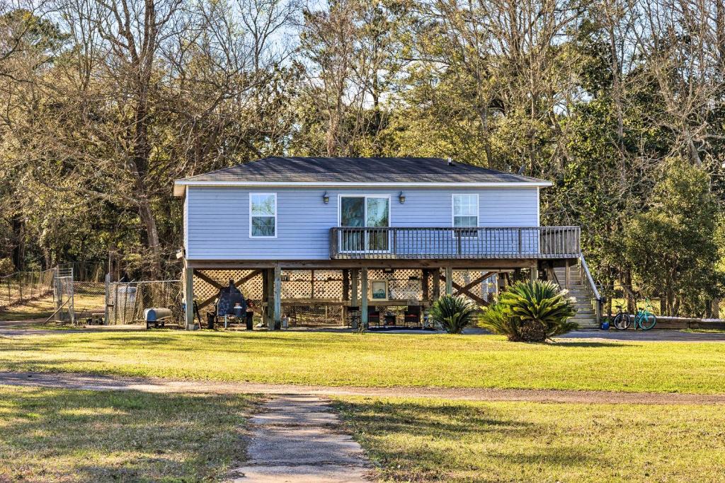 Theodore Apartment | Coden Vacation Rental w/Bay Access!