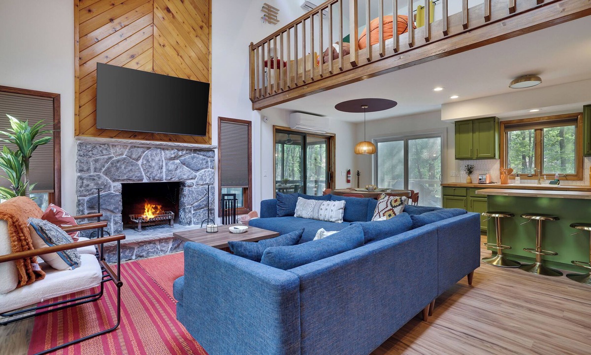 East Stroudsburg House | ColorBLOCK Cabin: Spacious 5BD, 2 Hot Tubs, Lake, Sauna, GameRms,Big Deck, AC