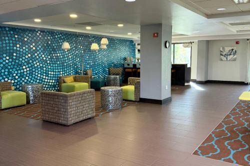 New Tampa Hotel | Comfort Inn & Suites Tampa North I-75