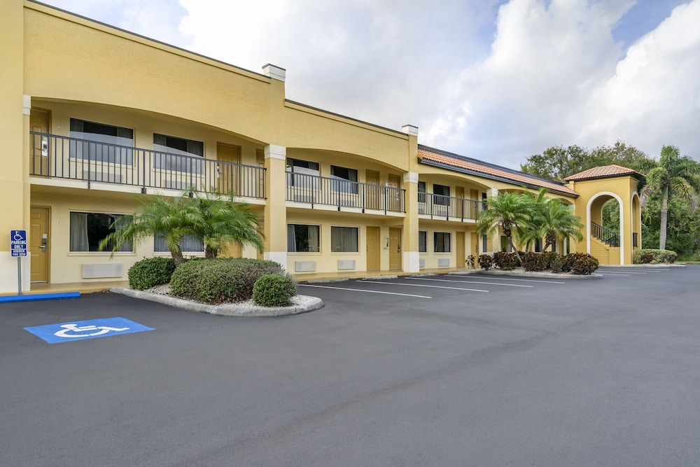 Sun City Center Hotel | Comfort Inn Sun City Center - Tampa South