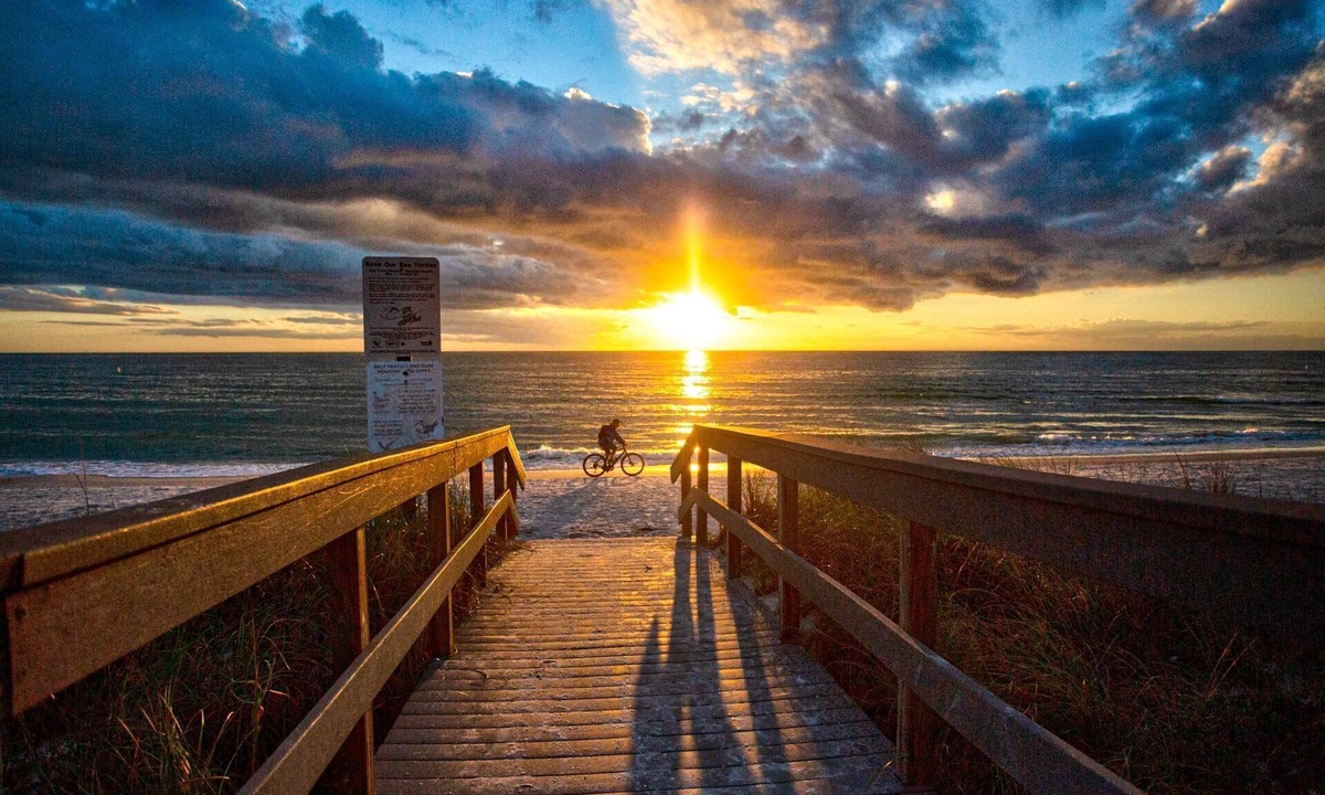 Madeira Beach House | Comfortable Two Bedroom Cottage Steps To The Beach