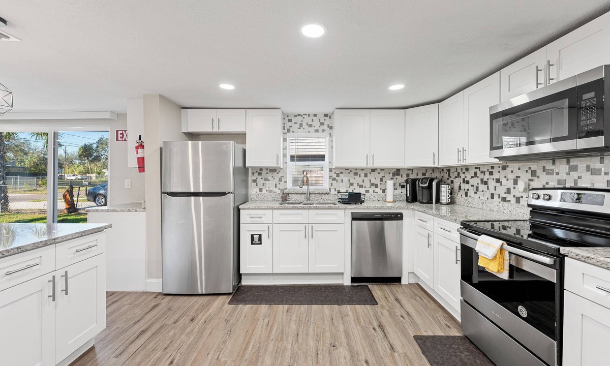 East Tampa House | Comfy Kid & Pet friendly Southern Style home