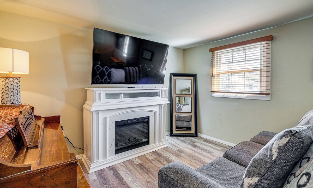 St. Charles Apartment | Commuter-Friendly Studio Near DC & Alexandria!