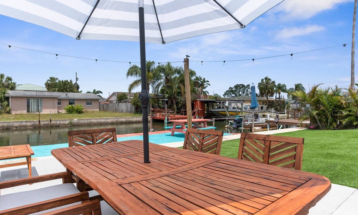Hudson Beach Estates House | Conch Cottage-Gulf Access, Dock & Pet Friendly