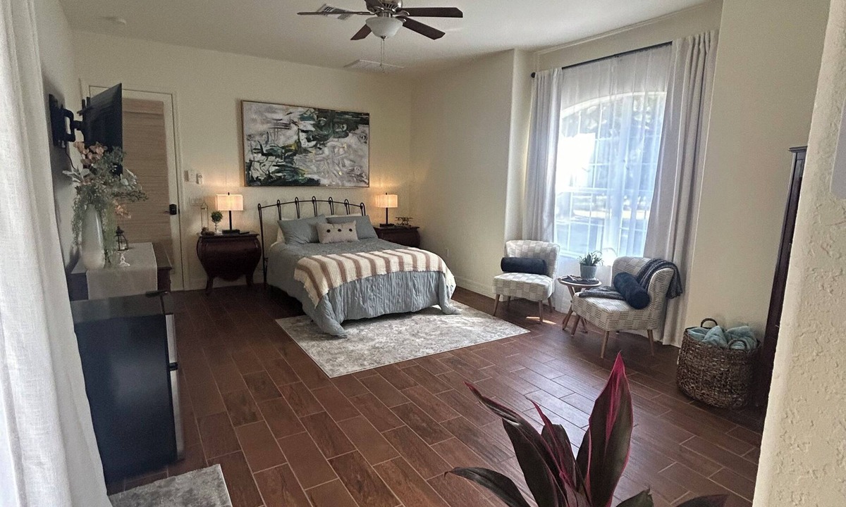 Brooksville House | Country Retreat Close to Everything