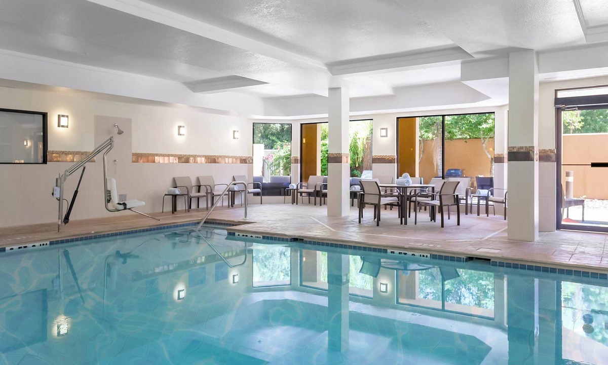 Tampa Hotel | Courtyard by Marriott Tampa Brandon
