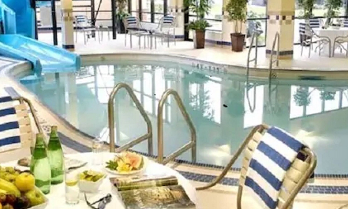 Steeles Industrial Hotel | Courtyard by Marriott Toronto Brampton